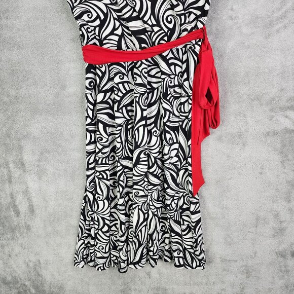 Womens Bisou Bisou Black & White Patterned Dress w/ Red Belt Size 10 - Picture 3 of 9